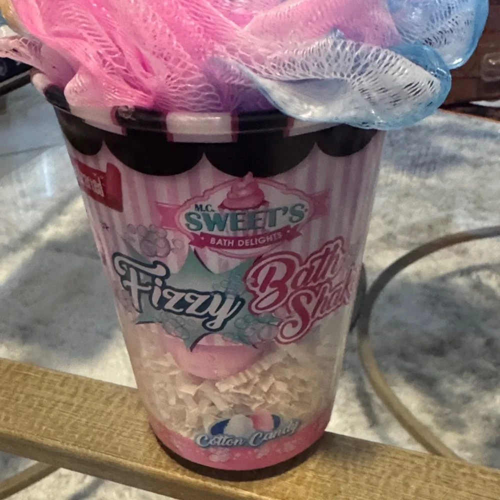 Fizzy Bath Shake - Cotton Candy 6 Bath Bombs Pink & Blue with Loofa